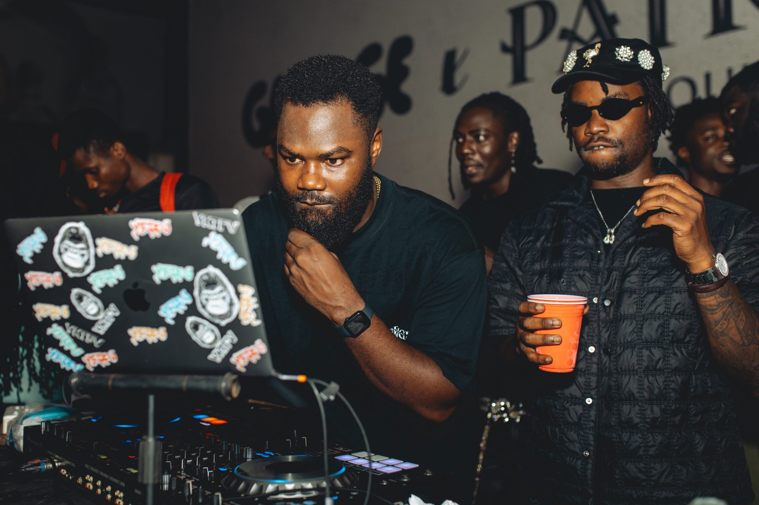 AD DJ